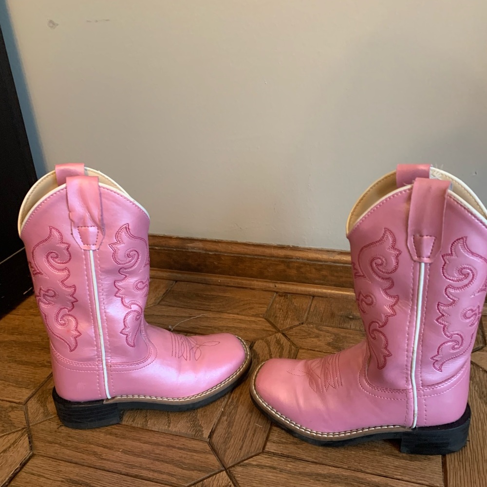Pink cowgirl boots